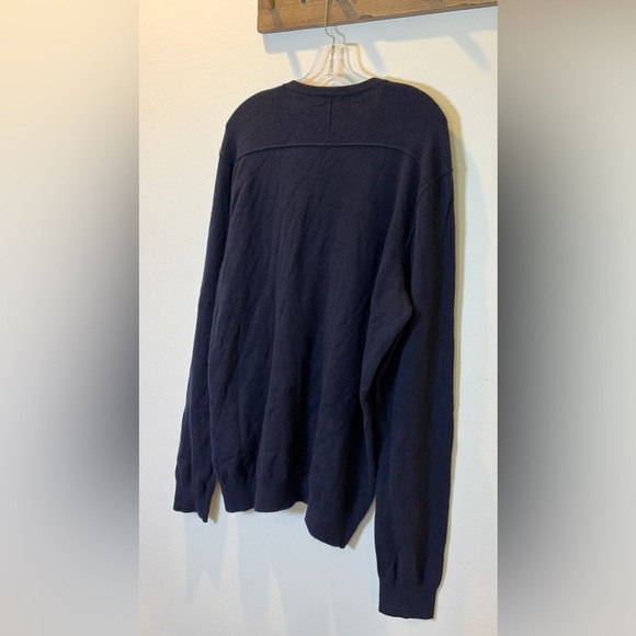 VINCE V NECK 100% Cashmere Men’s Sweater SIZE XL in NAVY $320 - Picture 5 of 7